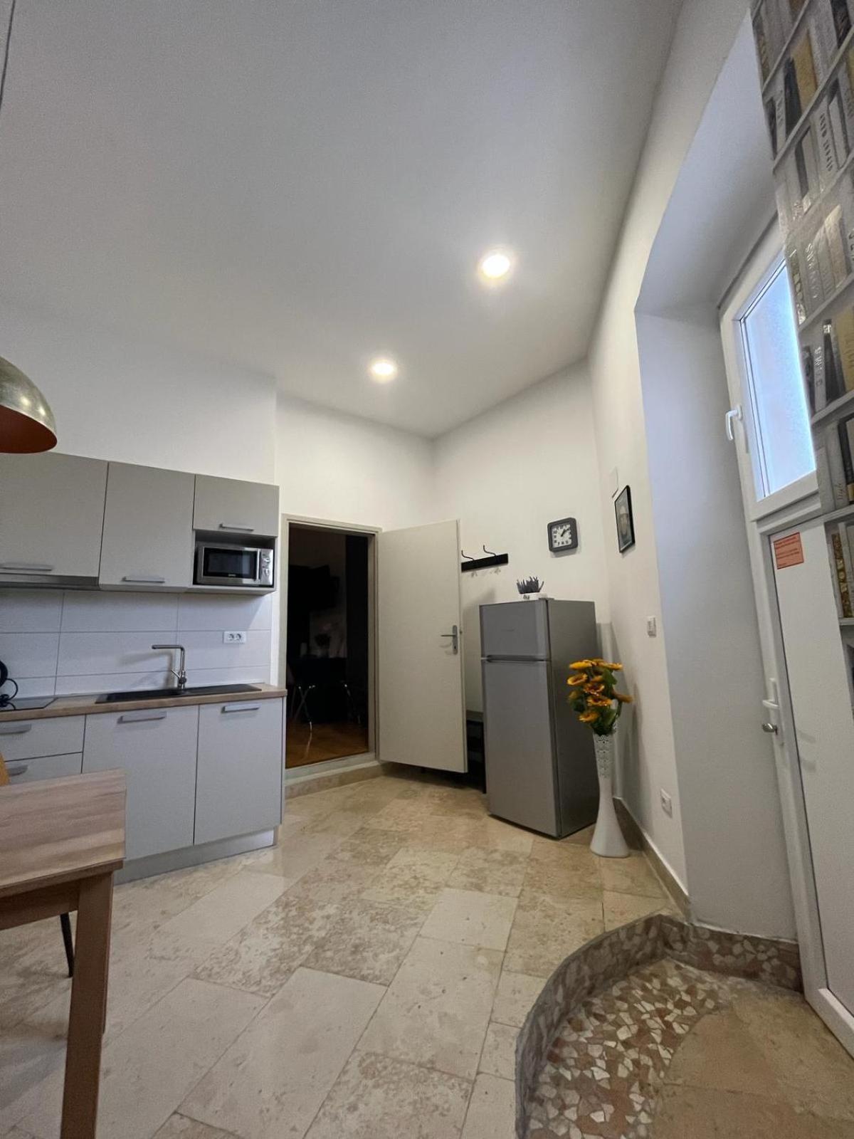 Apartment Arena Pula Exterior photo