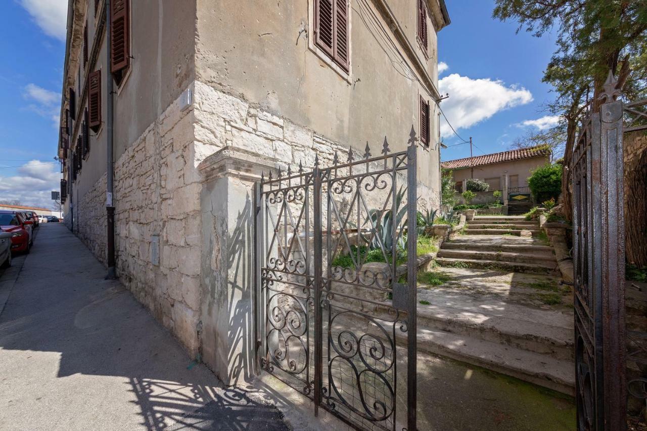 Apartment Arena Pula Exterior photo
